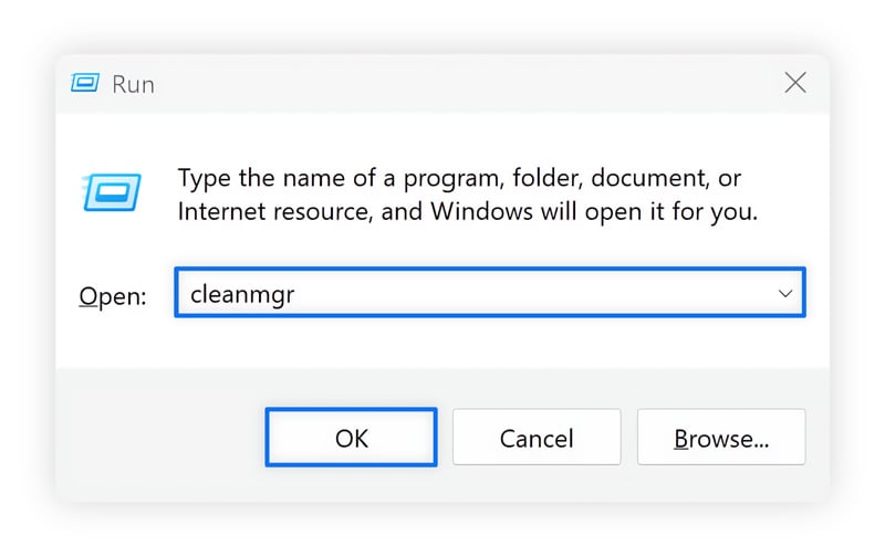 A screenshot of the Windows Run window showing people how to open Disk Cleanup.